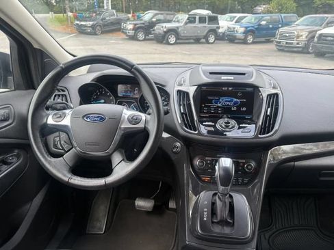 Used 2015 Ford Escape Titanium w/ Equipment Group 301A AWD/4WD image 17