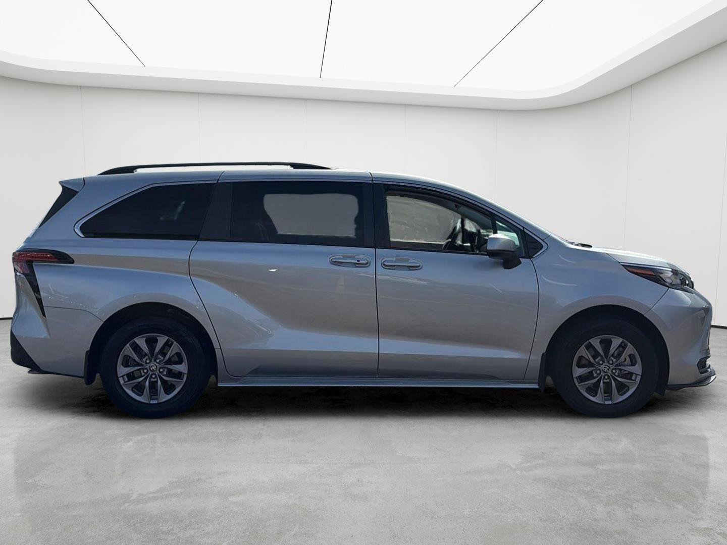 Used 2022 Toyota Sienna LE AWD/4WD image 9