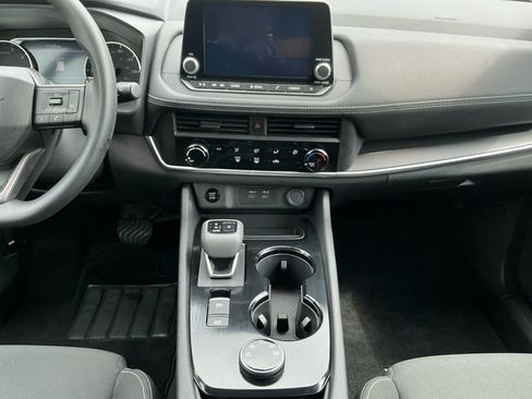 Used 2025 Nissan Rogue S AWD/4WD image 12