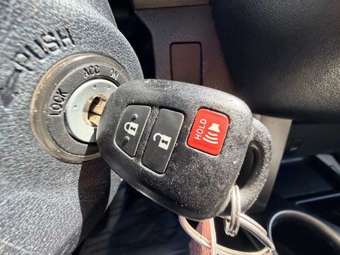 Used 2013 Toyota RAV4 XLE image 51