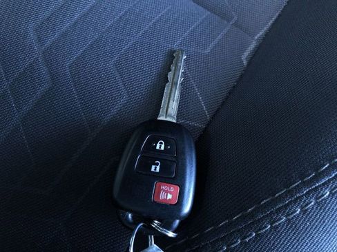 Used 2018 Toyota Tacoma TRD Sport image 26