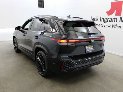 New 2026 Volkswagen Tiguan SE R-Line FWD image 3