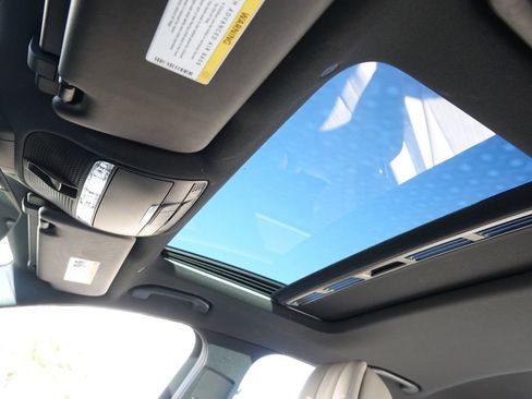 Used 2017 Mercedes-Benz E 300 4MATIC image 10