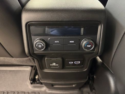 Used 2023 GMC Acadia SLT AWD/4WD image 18