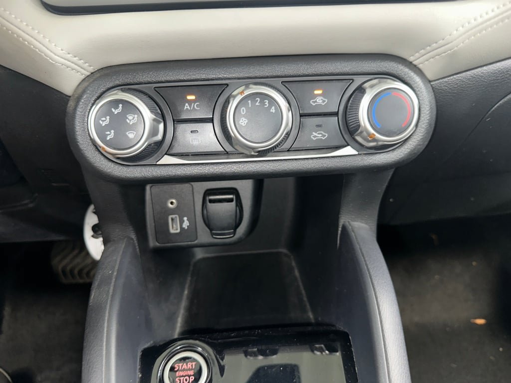 Used 2020 Nissan Versa SV FWD image 13