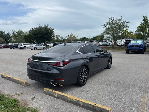 Used 2024 Lexus ES 350 w/ Premium Package FWD image 4