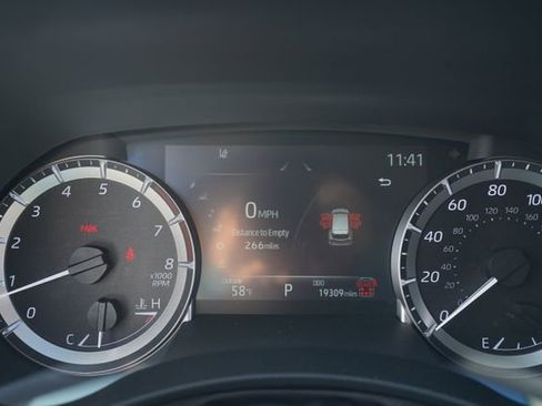 Used 2024 Toyota Highlander LE image 35