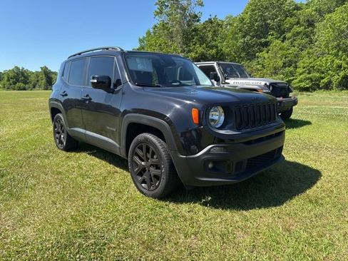 Used 2016 Jeep Renegade Latitude image 4