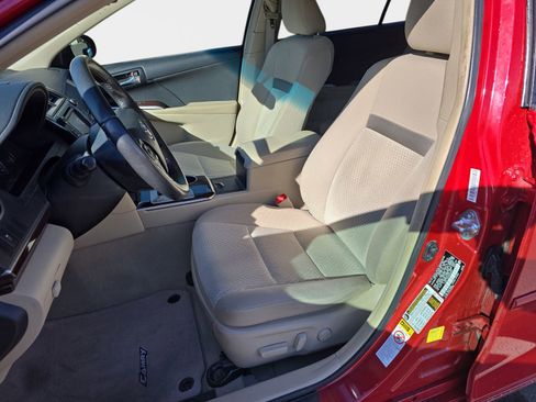 Used 2014 Toyota Camry XLE w/ Convenience Package image 17