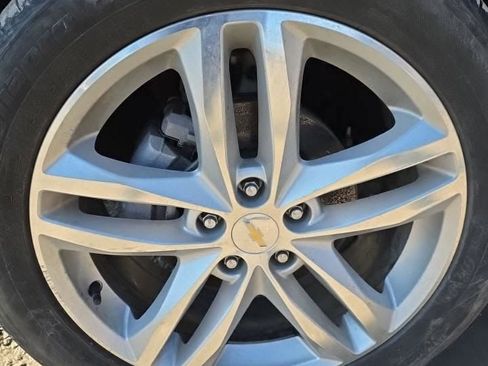 Used 2018 Chevrolet Equinox Premier image 12