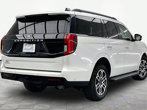 Certified 2025 Ford Expedition Active AWD/4WD image 2