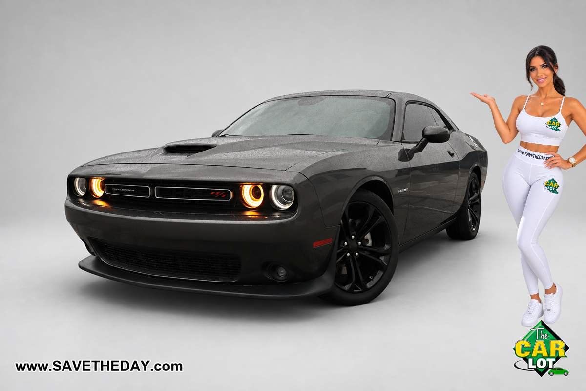 Used 2022 Dodge Challenger R/T RWD image 1