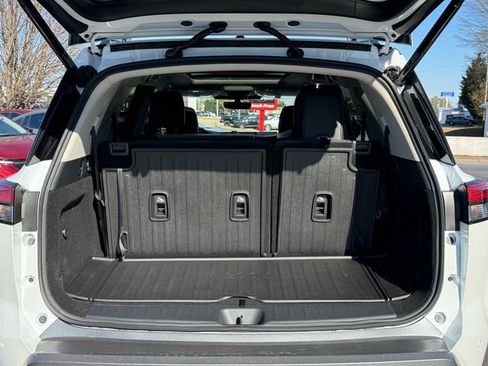 New 2026 Nissan Pathfinder Platinum AWD/4WD image 14