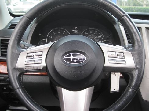 Used 2011 Subaru Outback 3.6R Limited image 30