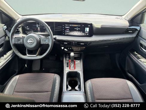 Certified 2025 Nissan Kicks SR FWD image 21