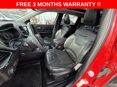 Used 2019 Jeep Cherokee Trailhawk AWD/4WD image 14