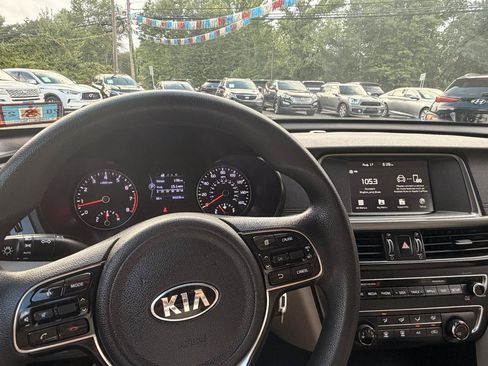 Used 2018 Kia Optima LX w/ 17" Alloy Wheels Package FWD image 26