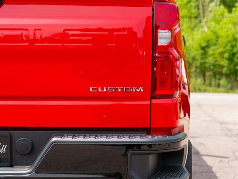 Used 2021 Chevrolet Silverado 1500 Custom Trail Boss AWD/4WD image 10
