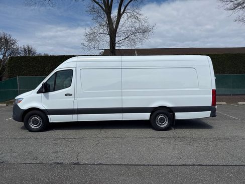 Used 2023 Mercedes-Benz Sprinter 2500 image 4
