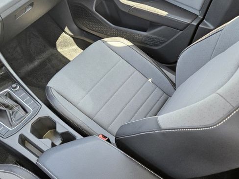 Used 2025 Volkswagen Jetta SE w/ Sunroof Package FWD image 15