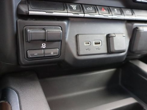 Used 2022 GMC Sierra 3500 SLT w/ SLT Convenience Package image 13