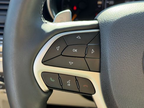 Used 2017 Jeep Grand Cherokee Limited image 16