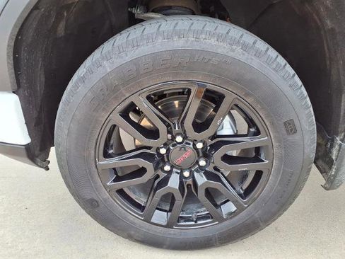 Used 2024 GMC Sierra 1500 Elevation image 21