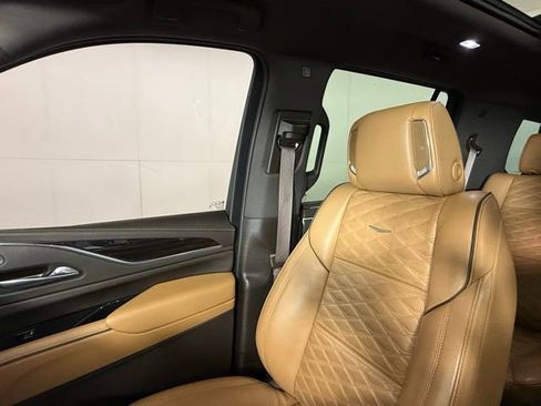 Certified 2022 Cadillac Escalade Premium Luxury image 21