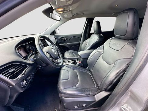 Used 2019 Jeep Cherokee Limited image 21