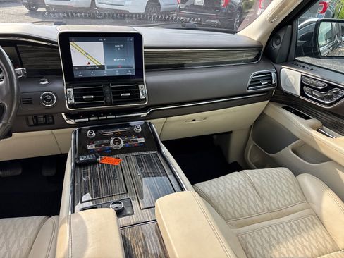 Certified 2020 Lincoln Navigator Black Label w/ Cargo Convenience Package AWD/4WD image 31