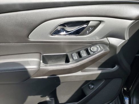 Used 2023 Chevrolet Traverse LT image 28