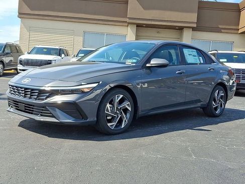 New 2026 Hyundai Elantra Limited FWD image 2