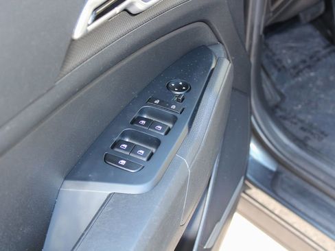 Used 2023 Kia Sportage LX image 11