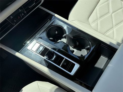 Certified 2025 Volkswagen Atlas SE image 11