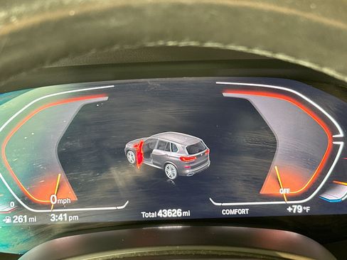 Used 2022 BMW X5 sDrive40i w/ M Sport Package RWD image 12
