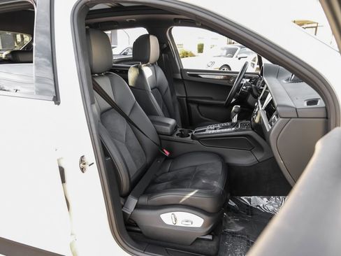 Used 2020 Porsche Macan Base image 39