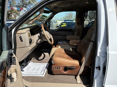 Used 2003 Ford F250 XLT image 3