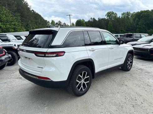 Used 2025 Jeep Grand Cherokee Limited AWD/4WD image 8