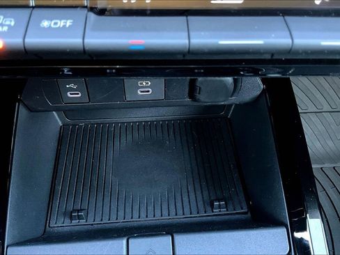 Used 2023 Toyota Prius XLE image 33