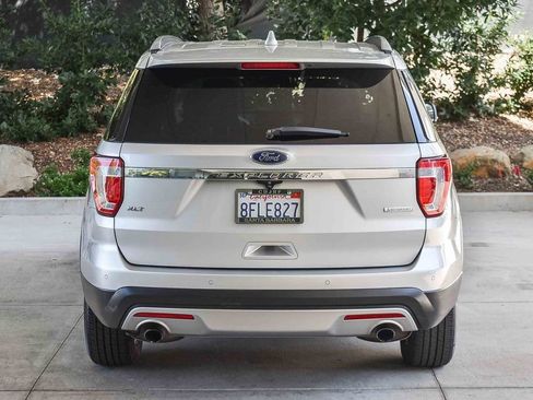 Used 2017 Ford Explorer XLT FWD image 5