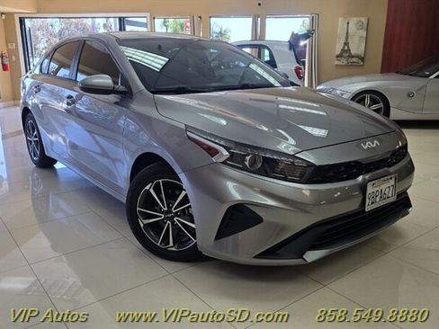 Used 2016 Kia Forte LX FWD image 3