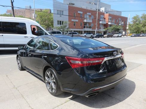 Used 2016 Toyota Avalon Limited w/ Toyota Safety Sense Package FWD image 5