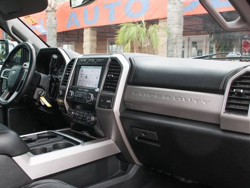 Used 2019 Ford F250 Lariat w/ Chrome Package image 38