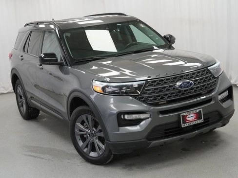 Used 2023 Ford Explorer XLT w/ Equipment Group 202A image 9