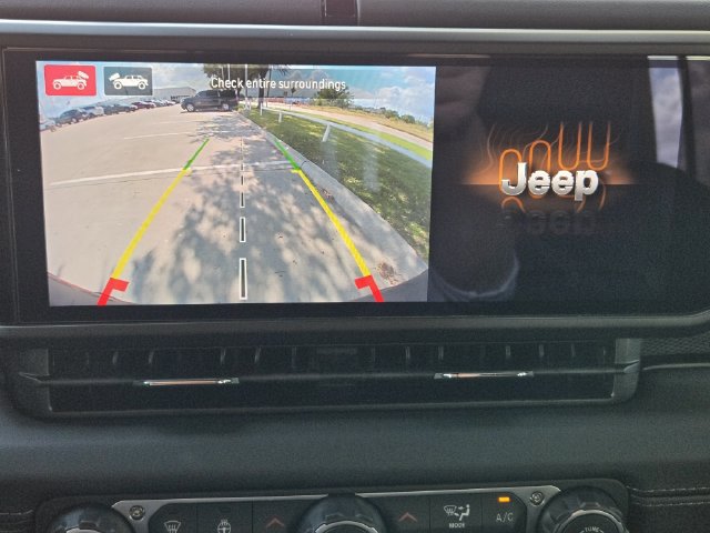 Used 2026 Jeep Wrangler Unlimited Rubicon AWD/4WD image 23