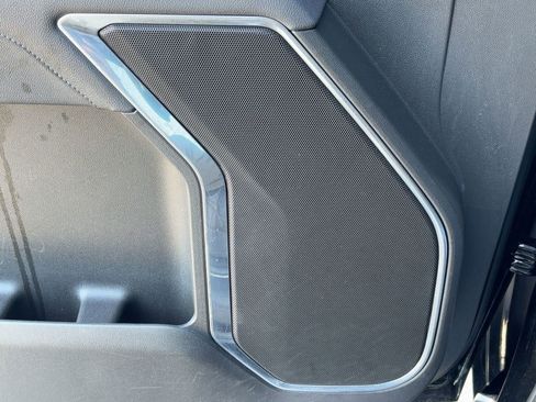 Used 2025 Chevrolet Silverado 2500 LT w/ Convenience Package image 22