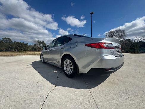 Used 2025 Toyota Camry LE w/ Convenience Package image 24