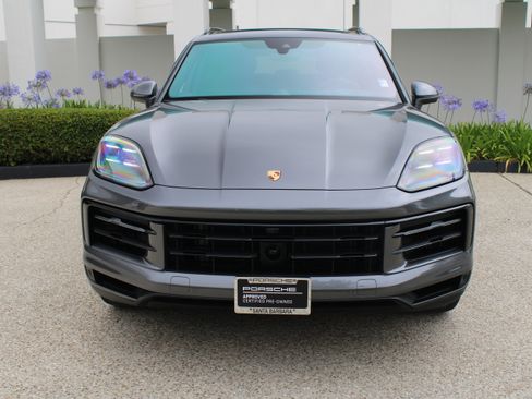 Certified 2025 Porsche Cayenne AWD/4WD image 10