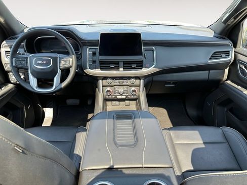 Used 2023 GMC Yukon SLT w/ SLT Luxury Package AWD/4WD image 11