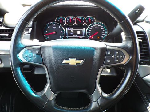 Used 2018 Chevrolet Suburban LT image 15